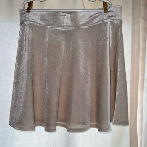 Size medium, color cream, skirt from Forever 21.